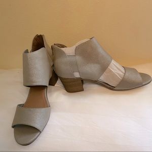 Women’s 2 Strap Dress Heel Size 8.5